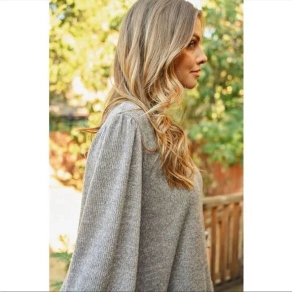 Soft and Comfy Puffy Sleeve Top Medium - Picture 4 of 6